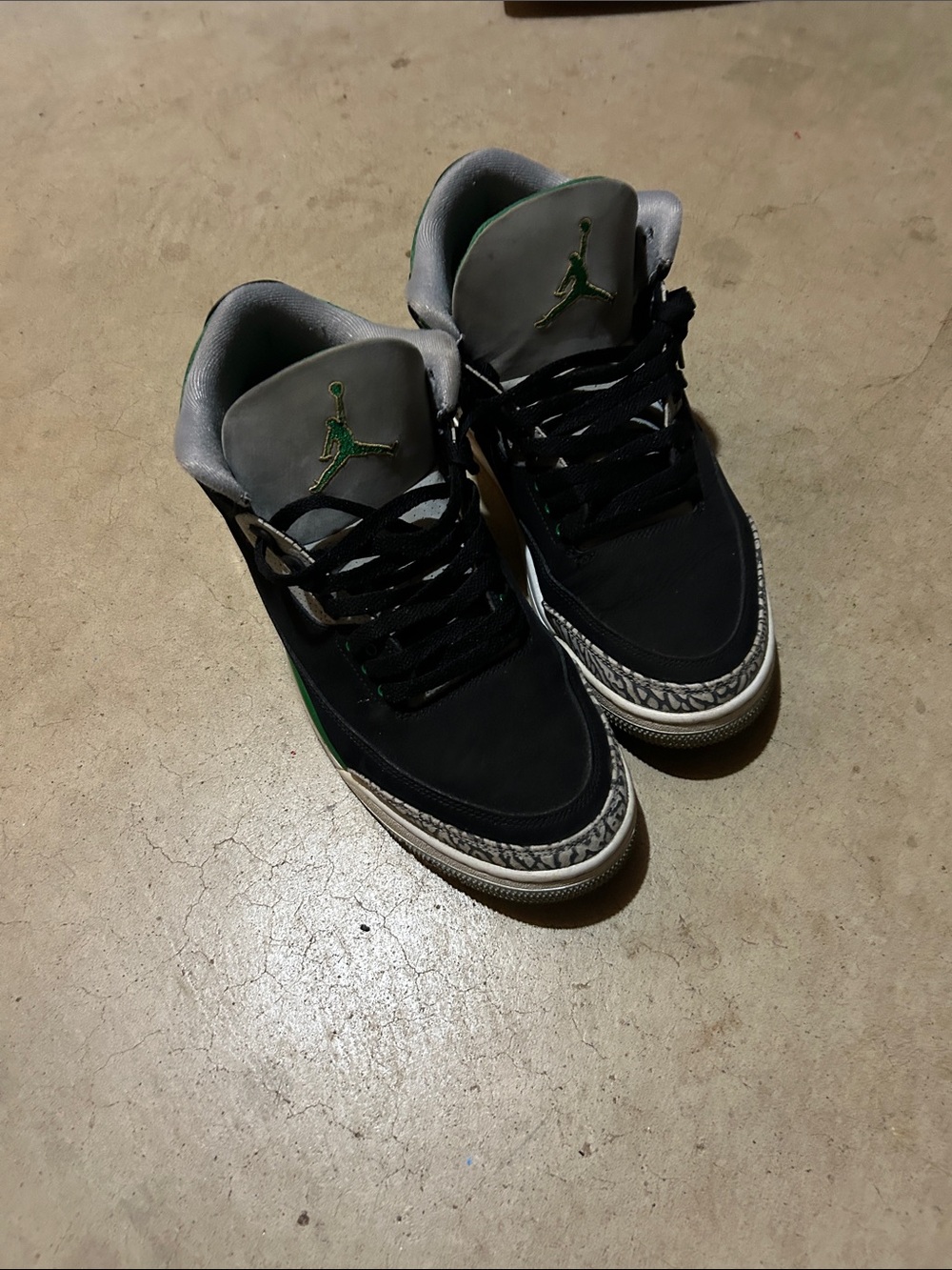 Jordan Men’s Black & Green Retro-Inspired Sneakers